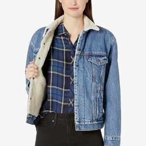 NWT Levi's Premium Ex-Boyfriend Sherpa Trucker jacket, M